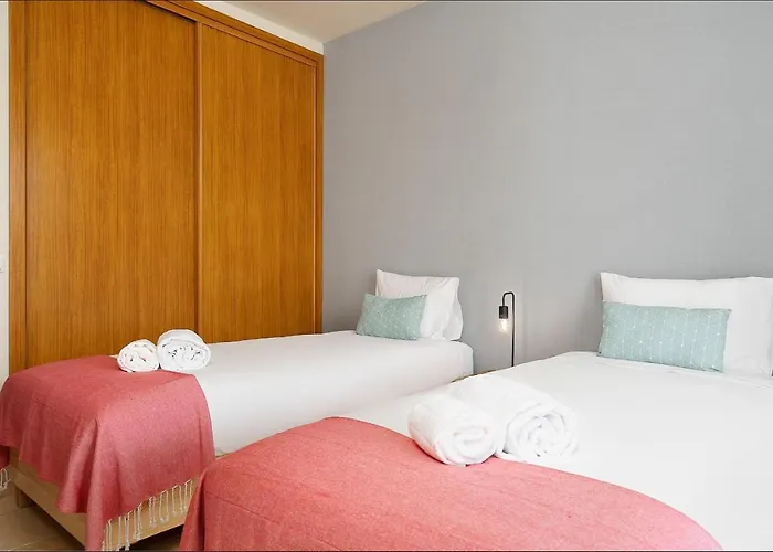 Dream 2bdr W/pool By Lovelystay 아파트 알보르