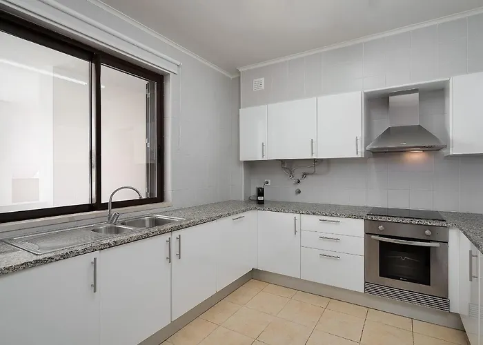 Dream 2bdr W/pool By Lovelystay 알보르