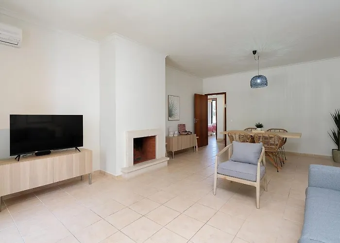 Dream 2bdr W/pool By Lovelystay