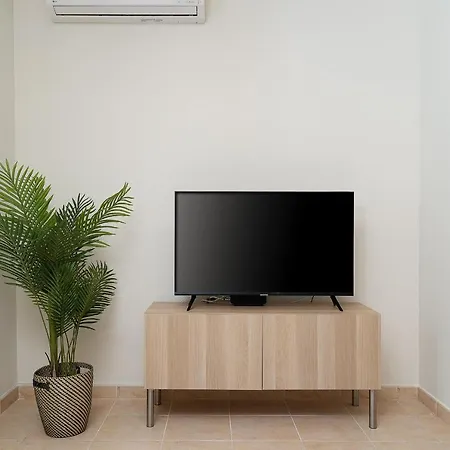 Dream 2bdr W/pool By Lovelystay