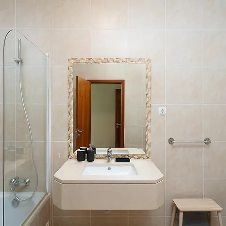 Apartment Dream 2bdr W/pool By Lovelystay *